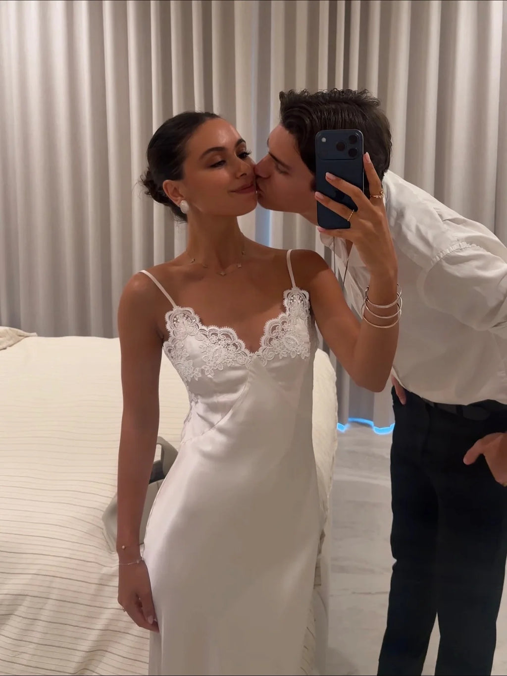 Chic Women Sexy V-neck Satin Sling Maxi Dress White Lace Patchwork Sleeveless Backless Slim Gowns Summer Evening Party Dresses